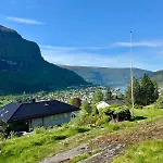 Fjordpust Og Fjellsteg - Apartment