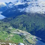 Fjordpust Og Fjellsteg - Apartment Stryn