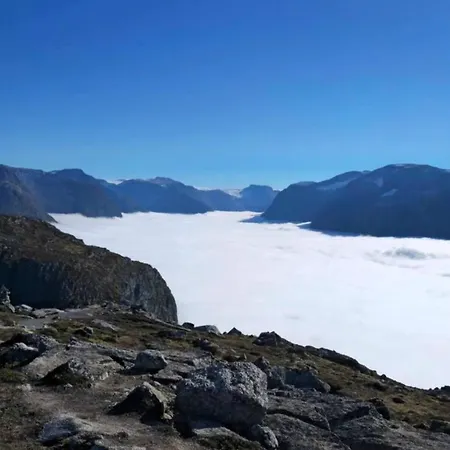 Fjordpust Og Fjellsteg - Stryn