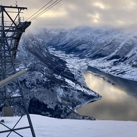 Fjordpust Og Fjellsteg - Apartment Stryn