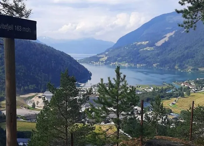 Fjordpust Og Fjellsteg - Apartament Stryn