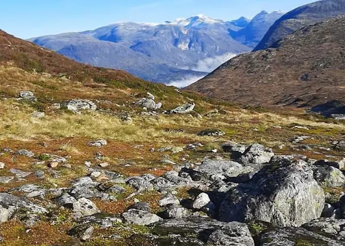 Fjordpust Og Fjellsteg - Stryn