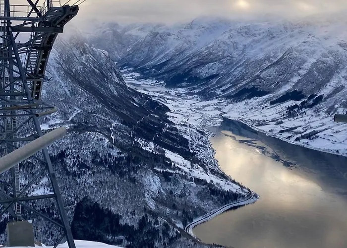 Fjordpust Og Fjellsteg - Apartament Stryn